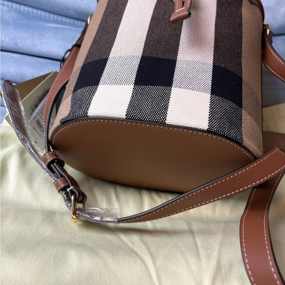 Burberry Checkered Bucket Bag NWT - Picture 4 of 8